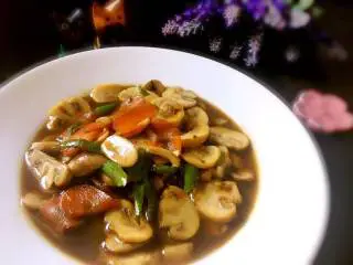 快手菜小炒口蘑,出锅，装盘；