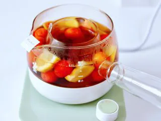 玫瑰水果小种红茶,大火煮1分钟左右。