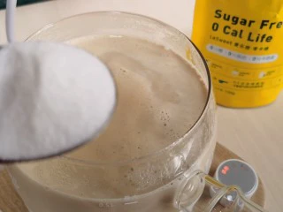 宅家自制珍珠奶茶,根据个人口味加入白糖或炼乳，我加了爱乐甜0卡糖。