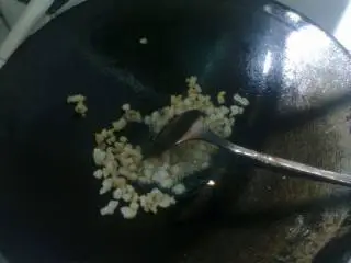 广西桂林恭城特色小吃-柚子叶粑,先炒肉丁