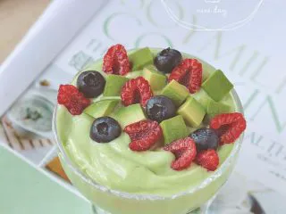 牛油果酸奶昔,装饰上去即可