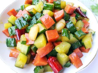 好吃到舔盘的黄瓜火腿丁,瞬间光盘的节奏。