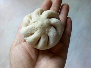 奶茶风味酱香大包一早餐,包子包好。