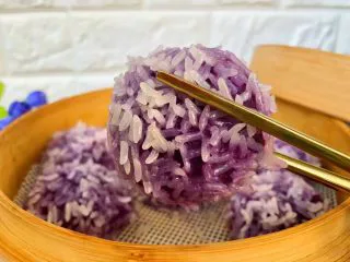 紫薯糯米丸子,软糯香甜，超级好吃，喜欢的宝宝可以试试哦