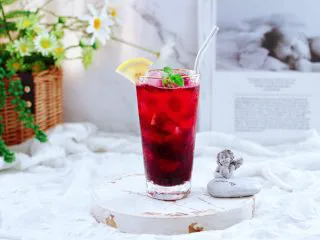 蔓越莓桑葚气泡水,酸酸甜甜味道好。