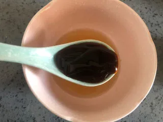 成本低廉，制作简单的照烧鸡腿,耗油2勺。