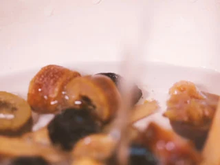 【酸梅汤】最正宗的古法酸梅汤,是烟熏味的,锅中再添600毫升水;