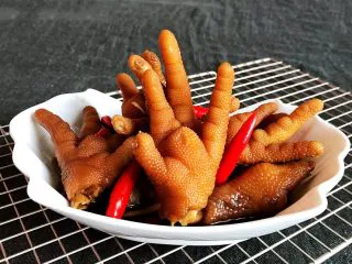 私房菜 密制酸辣鸡爪,密制酸辣鸡爪酸辣适宜,口感筋道,很有嚼劲,可以下酒也可以当做小零食~