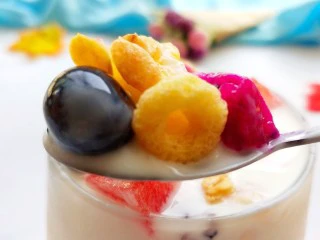 夏日低脂消暑甜品:果麦脆酸奶杯,来一口果麦脆酸奶，诱惑一下！