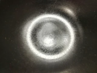 北京传统经典小吃-老北京麻豆腐,将大勺用大火烧热。