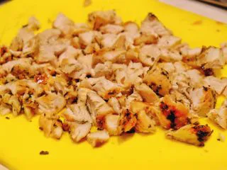 秘制异国风味鸡胸肉腌料&绝佳搭配 （减肥必备）,切碎 或者用手撕都可以