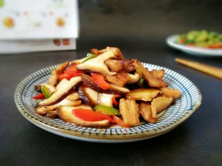 #猪年#五花肉炒香菇,敏茹意作~香菇炒五花肉~成品图