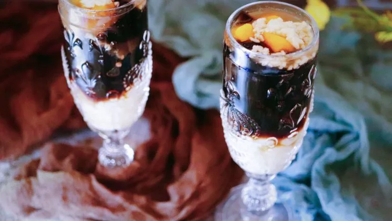 酒酿烧仙草水果杯