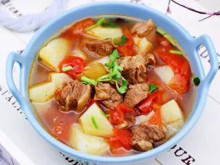 番茄牛肉炖土豆,啦啦啦，好吃到流哈喇子的番茄牛肉炖土豆出锅咯。