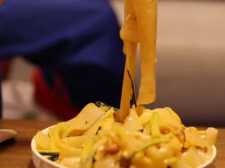 陕西小吃—凉皮,这份凉皮 悄悄的埋藏在心底 时间在久也不会丢失