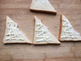 益生菌西士多,三片挤上沙拉酱