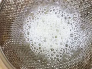 清火滋补之莲子双皮奶,过筛一到二次