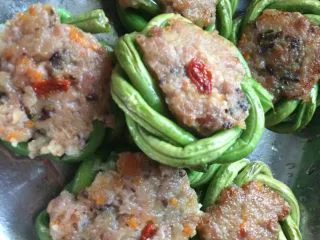 土豆肉末酿豆角,全部煎好了