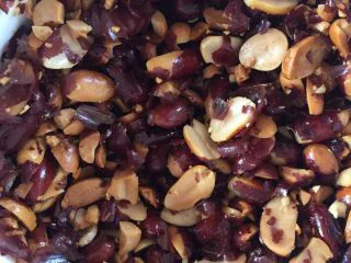 大理特色小吃凉米线,冷油炸香