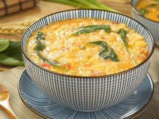 快手番茄疙瘩汤,盛出装碗，即可享用