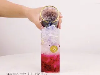 银河系水蜜桃,七夕 不止爱,两颗青桔挤汁,并放入杯中