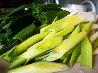 无法拒绝的下饭菜～回锅肉,切成段