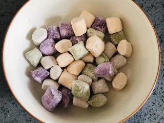 港式奶茶芋圆，Q弹软糯，奶香浓郁,芋圆适量，喜欢多放点。