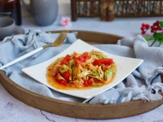 番茄鸡蛋炒圆白菜,成品图。