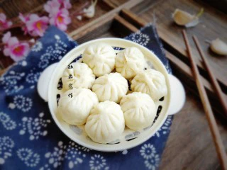 超喧软小笼包,取出特别香软。