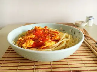 孩子爱吃的西红柿鸡蛋打卤面,成品图。