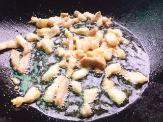 福州特色小吃+炸春卷,小火将肉煸炒出油