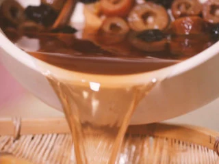 【酸梅汤】最正宗的古法酸梅汤,是烟熏味的,将一煮汤汁倒出,食材留下;