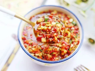 万能秘制辣椒油,放冰箱可保存一年。