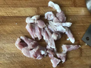 粉鸡汤(阜阳特色小吃),猪肉切条