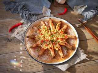 蒜蓉粉丝开背虾,大蒜不是无情物,化作蒜泥更配虾。