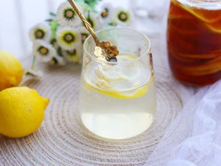 冬至美食 柠檬蜂蜜水,每天一杯。