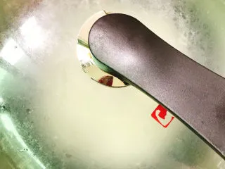 西米的完美煮法,盖上锅盖【焖10分钟】