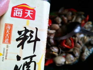 让你停不下来的爆炒花甲,来点料酒