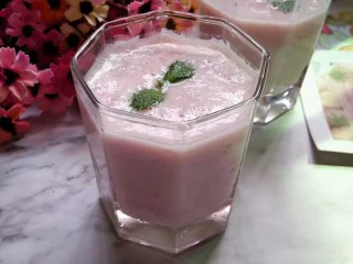 水蜜桃酸奶杯,放冰箱冰镇一下，口感更佳哦