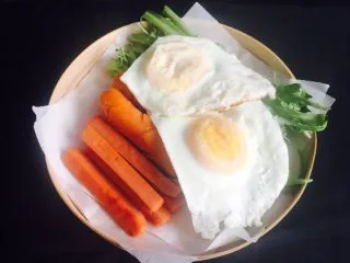 手抓饼——完美复制街头小吃,煎好的火腿,鸡蛋