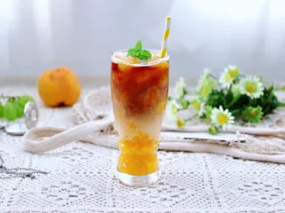 黄桃养乐多冰咖啡,每天一杯太过瘾啦。