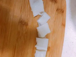 家庭自制凉皮,凉皮蒸好后可以卷起来切了