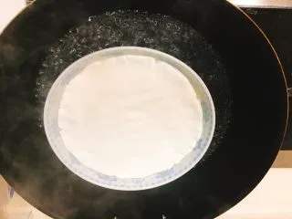 北京小吃·驴打滚,上沸水蒸10-13分钟。