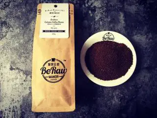 原创|热带雨林圣诞咖啡,选用新鲜烘焙的咖啡豆20克研磨成砂糖颗粒粗细；