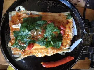 街边小吃一东北烤冷面,刷酱