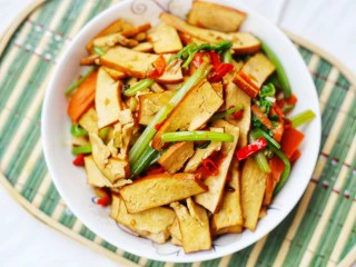 美食丨超级无敌下饭家常菜 芹菜香干 ～,开吃啦！