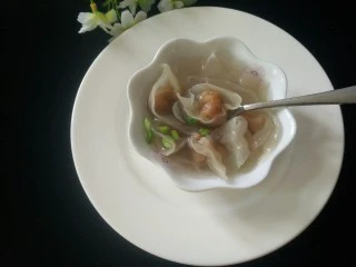 矾山特色小吃肉燕馄饨,瘦肉敲打成的皮煮出来晶莹剔透，