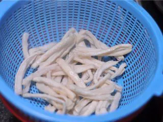 超级爽口的开胃萝卜干,捞出来,