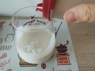 蓝莓麦片酸奶杯,酸奶中加蜂蜜