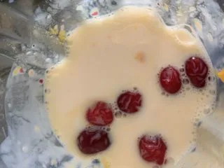 蔓越莓玉米奶昔,放奶